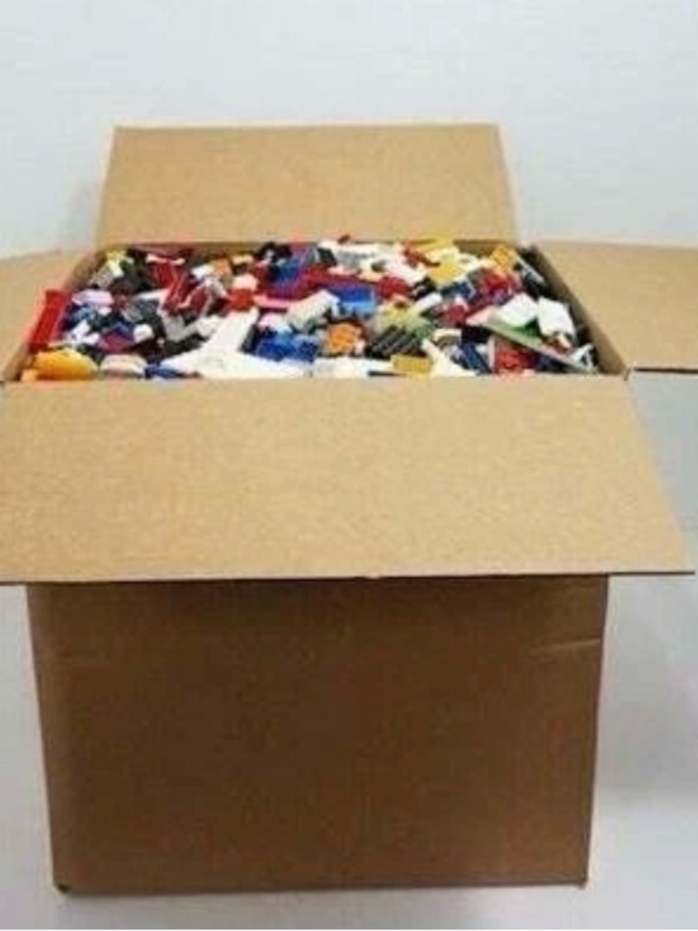 Assorted Lego building blocks and accessories w/ 2 mini figures